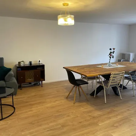 Grande Maison De Groupe Au Centre De Avec Billiard Et Garages Privés Hébergement de vacances *